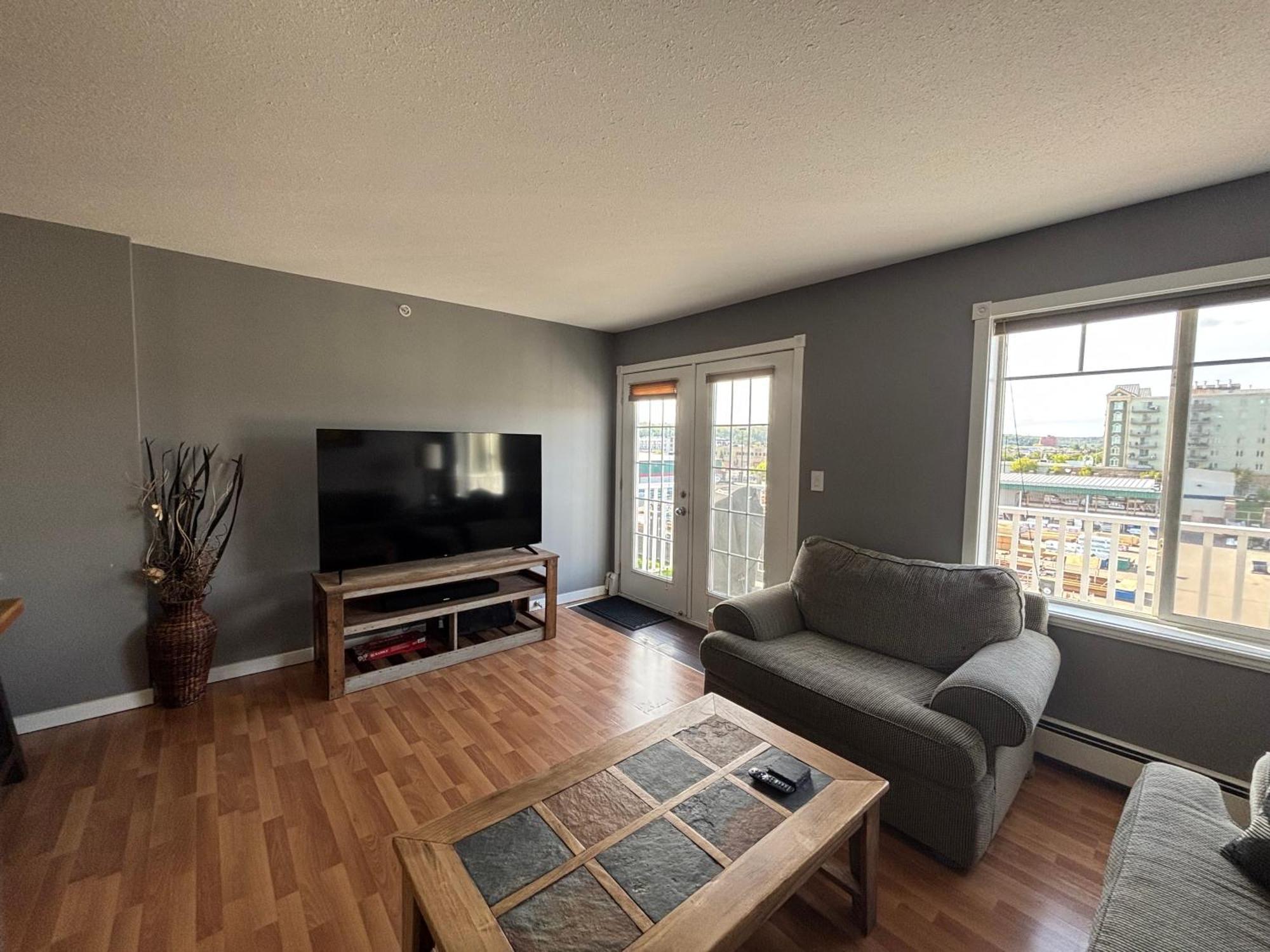Top Floor Riverfront Condo With Stellar Sunsets! 麦克默里堡 外观 照片